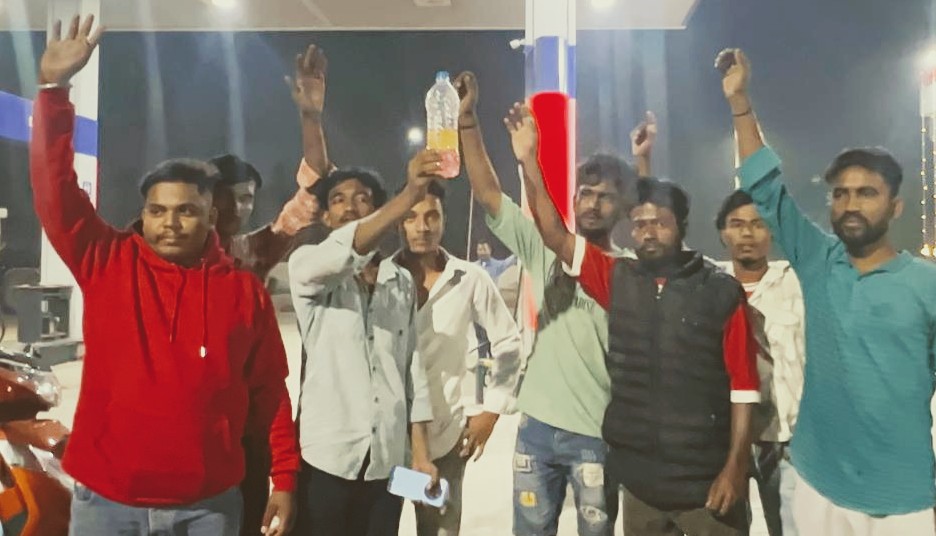 दिनेशपुर के उपभोक्ता हो जाएं सावधान, पेट्रोल पंप से पेट्रोल या डीजल की जगह मिल रहा है पानी।