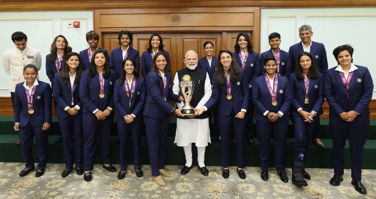 भारतीय महिला चैंपियन टीम ने प्रधानमंत्री से की मुलाकात।