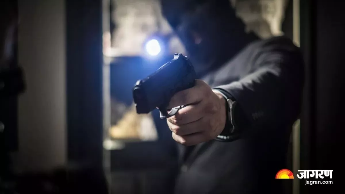 बिहार के सिवान में बड़ी लूट, अंधाधुंध फायरिंग कर 18 लाख के जेवरात ले भागे अपराधी