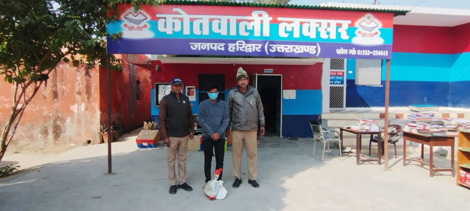 खेतों में लगे ट्यूबवेल मोटर्स तार चोरी करने वाले शातिर चोर को पुलिस ने किया गिरफ्तार।